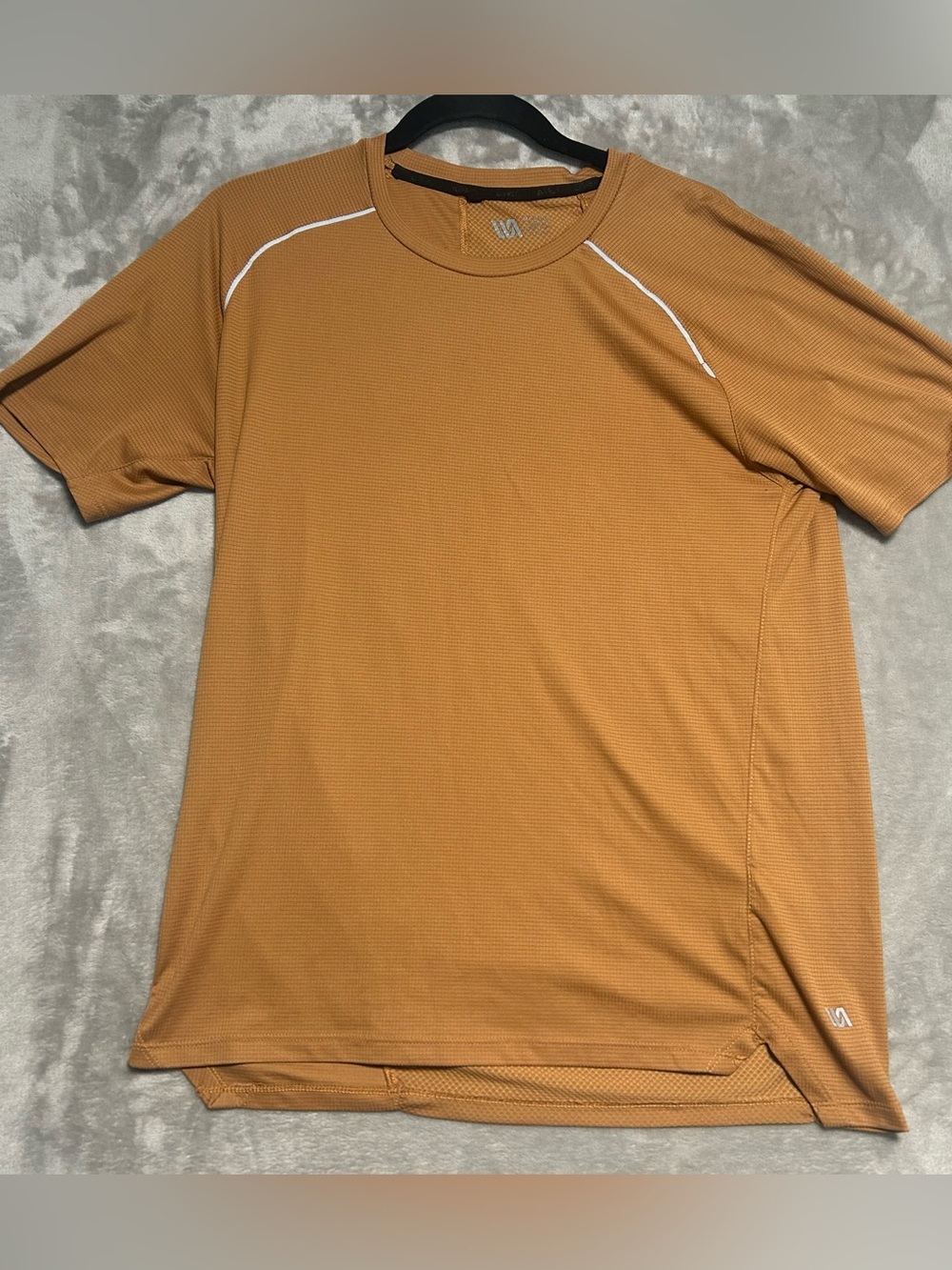 VRST Run T Shirt Men’s Medium Tan Brown Lightweight Athletic Running